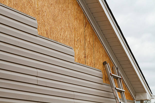 Professional Siding Installation technician working in Newburg, MD